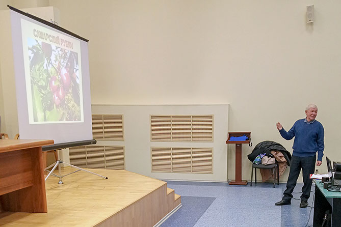 ученый-селекционер рассказывает о сортах яблонь