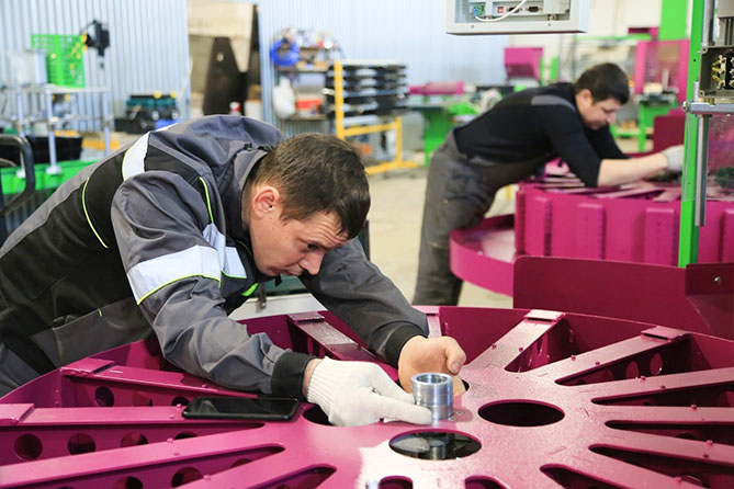 рабочий на заводе ирвин