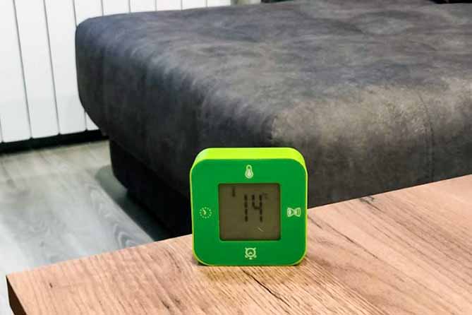 термометр в комнате