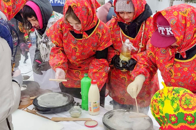 выпечка блинов на масленицу