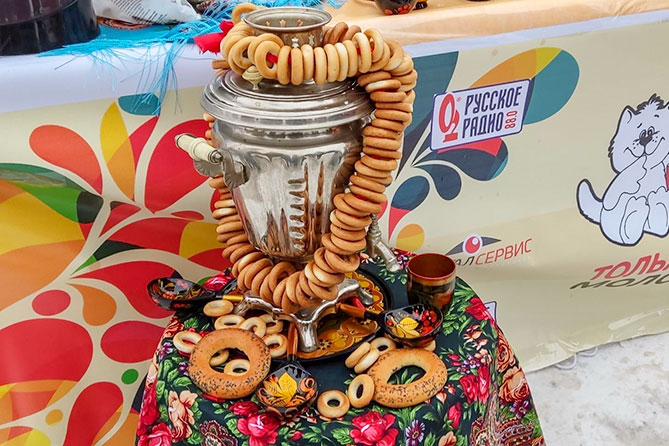 самовар с сушками и баранками