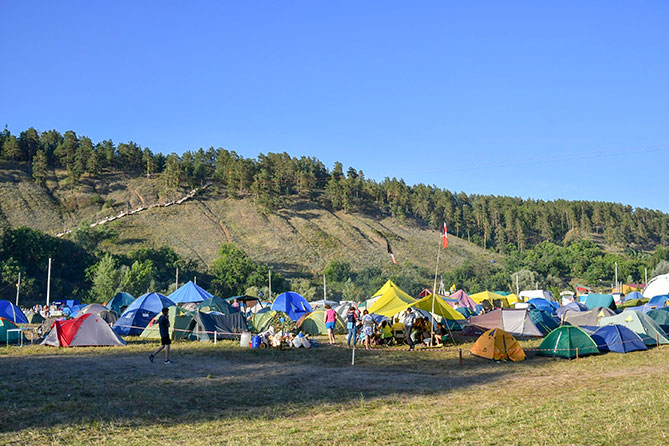 палатки на Мастрюковской поляне