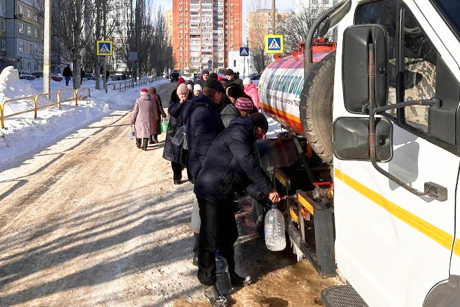 вода комсомольский район порыв бойлер жители жители стоят за водой из бойлера