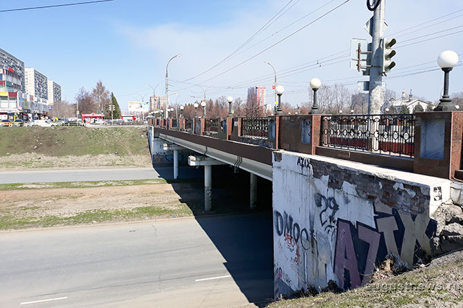 мост на улице Революционной