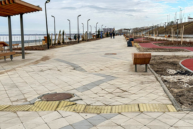 провалы на пешеходной дорожке
