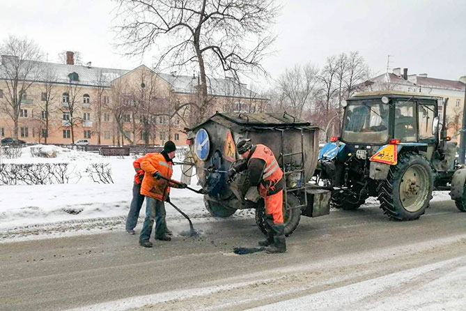 ямочный ремонт дороги на улице Жилина