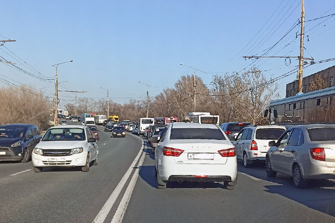 пробка на улице Магистральной