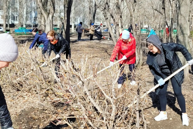 субботник во дворе