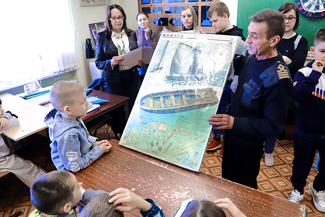 дети на экскурсии в Детском морском центре