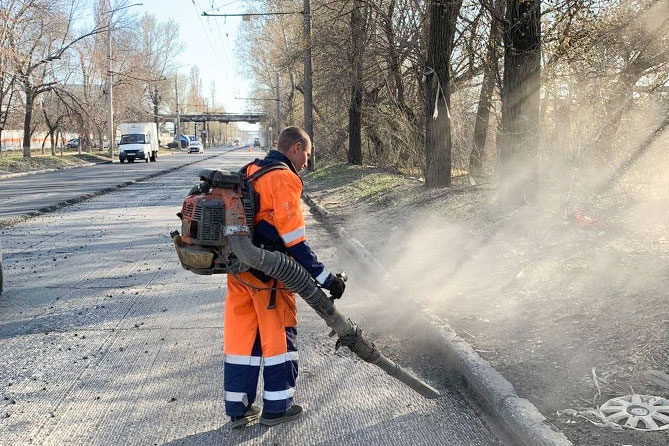 уборка улицы Новозаводской от пыли