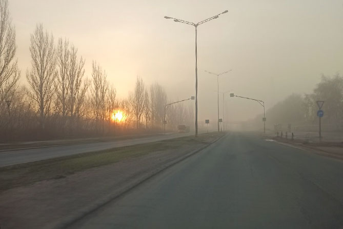 туман в городе утром