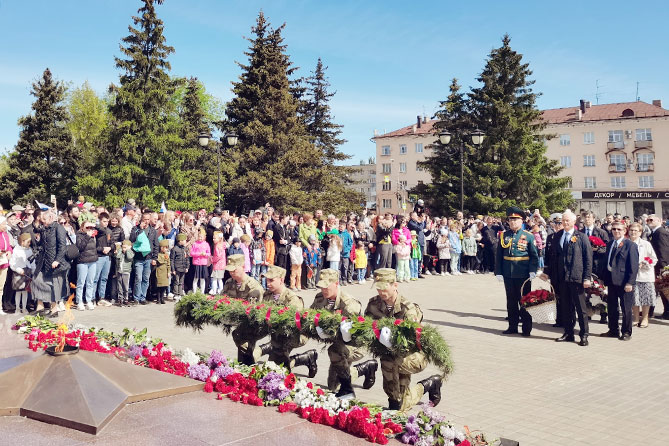 возложение венка к Вечному Огню