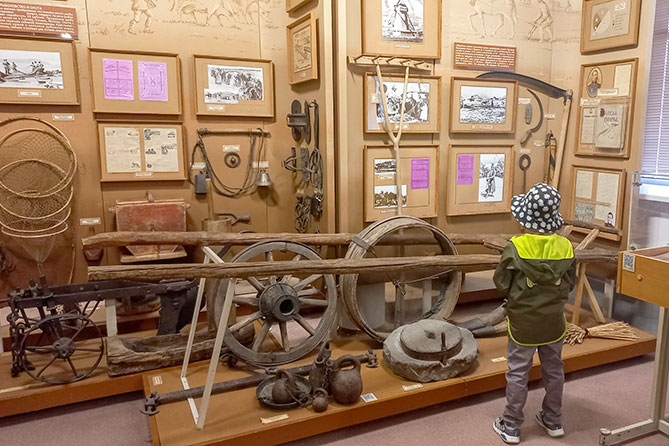 плуг в музее