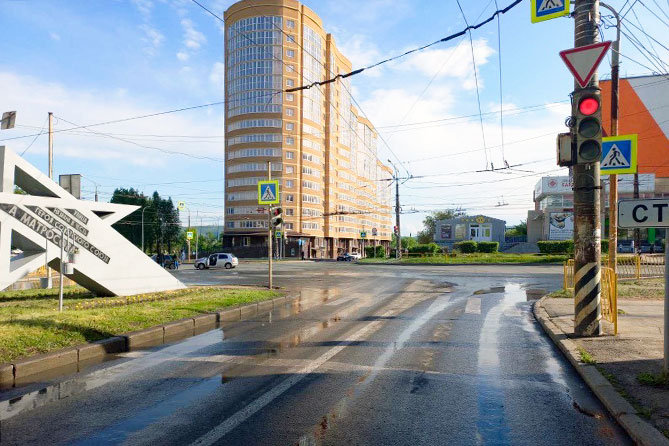 перекресток улиц Матросова и Коммунистической