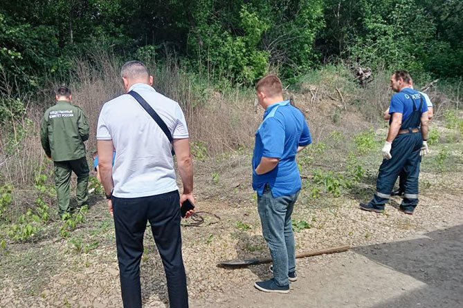 сотрудники полиции и следственного комитета