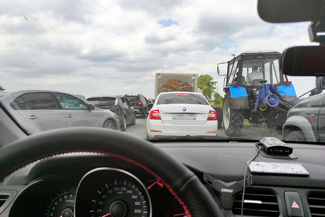 автомобильная пробка на хрящевском шоссе