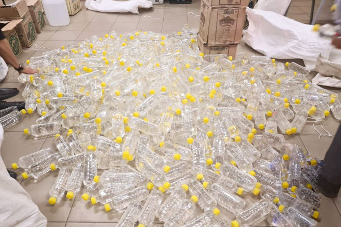 пластиковые бутылки с алкоголем