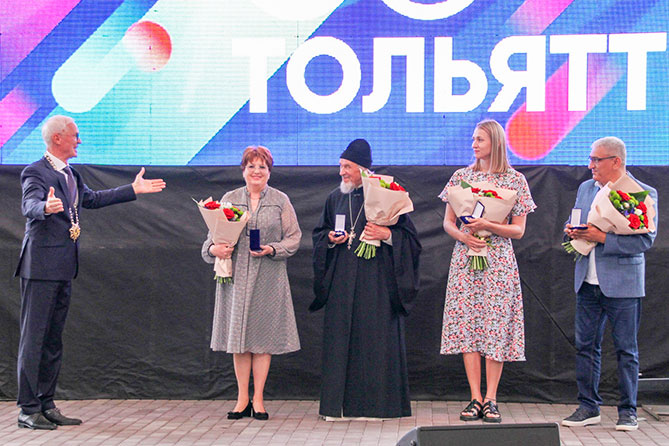 награждение почетным знаком