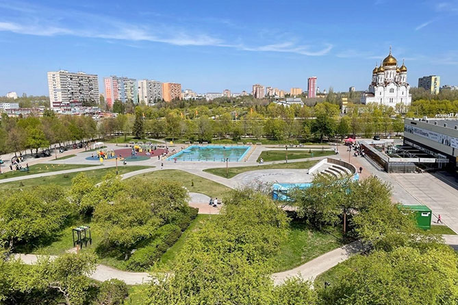 сквер имени Жилкина летом