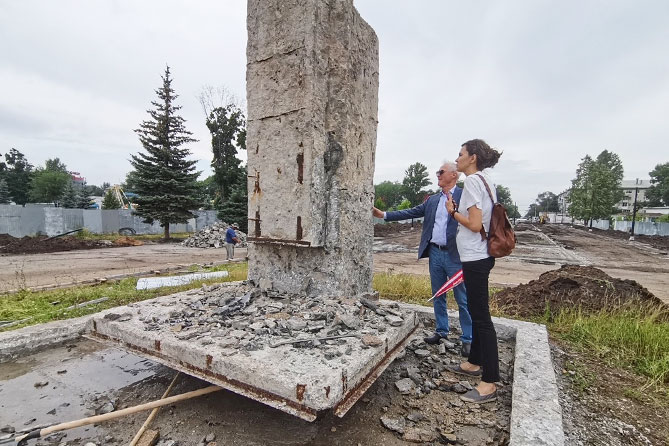 постамент памятника Ленину