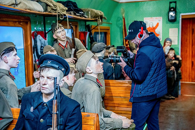 скульптурные фигуры в Поезде Победы