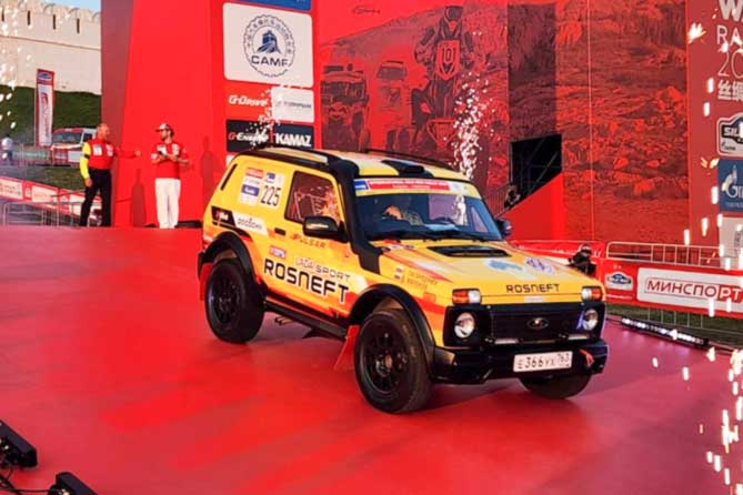 гоночный автомобиль LADA Niva Sport T2