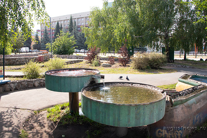 фонтан центральная площадь сквер пеньки фонтан в сквере на Центральной площади