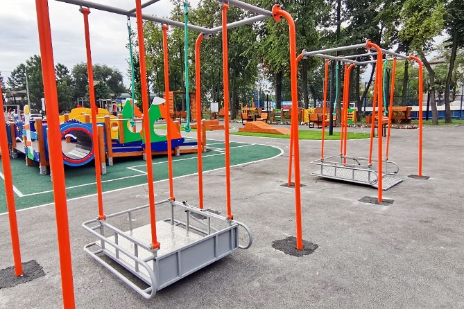 Детский спортивный комплекс для улицы и гимнастическое оборудование для взрослых