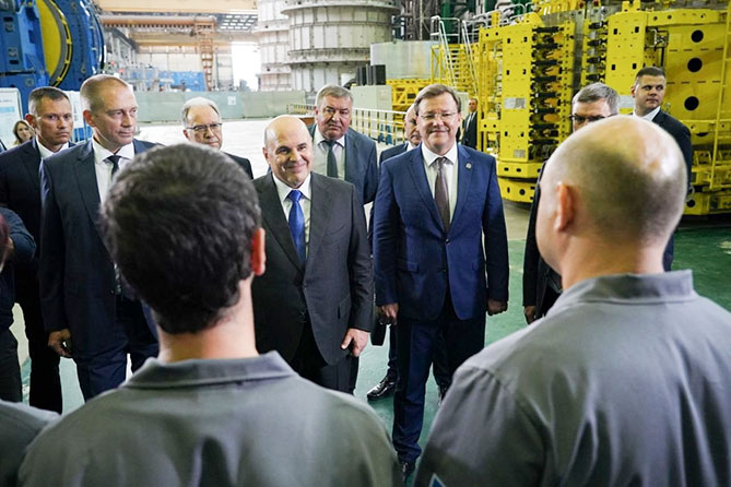 председатель правительства и губернатор на предприятии РКЦ Прогресс