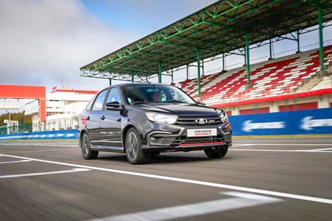 LADA Granta Sport на стадионе