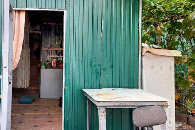 дверь открыта в доме