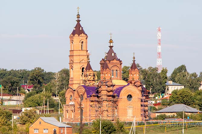 храм Святых Бессребреников и Чудотворцев Космы и Дамиана в селе Мусорка 