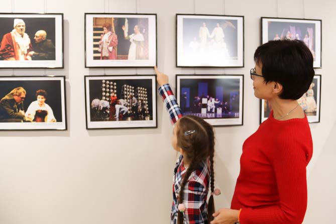 выставка фотографий о театре Колесо в ТКМ