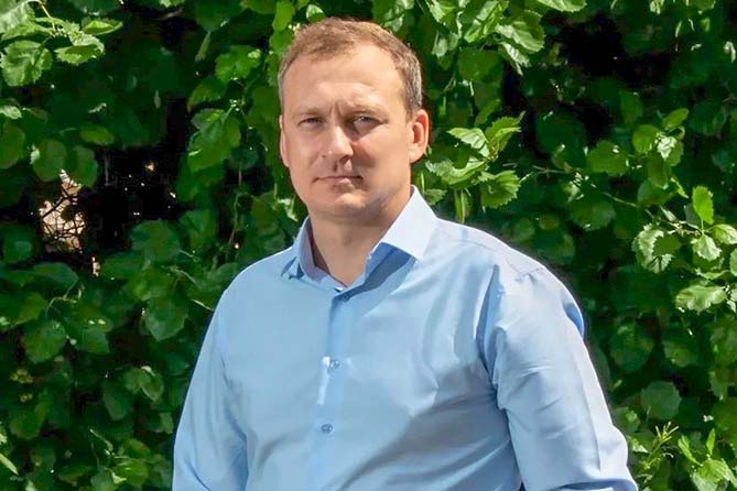 Артем Анисимов