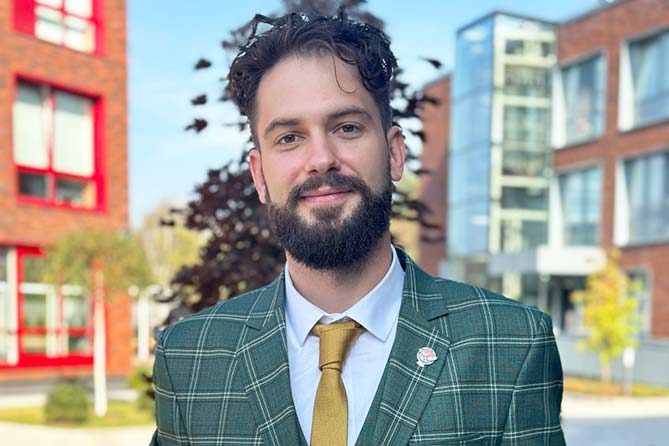 учитель истории школа 90