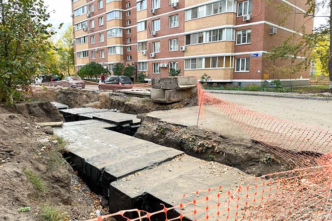 теплосеть возле дома по бульвару Ленина 14а