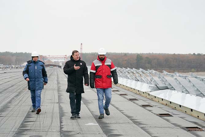 губернатор проверяет ход строительства моста