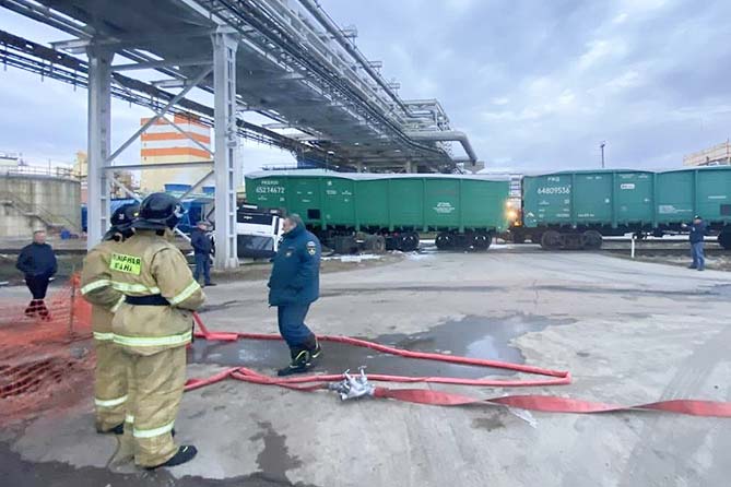 столкновение поезда и грузовика