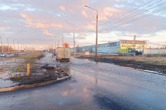 лужа улица коммунальная лужа на улице Коммунальной