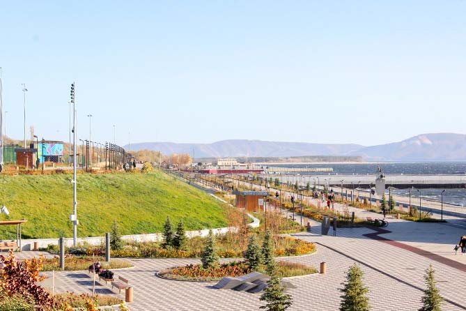 набережная Автозаводского района осенью