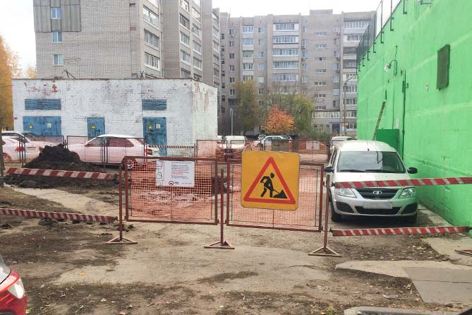 земляные работы рядом с парковкой во дворе