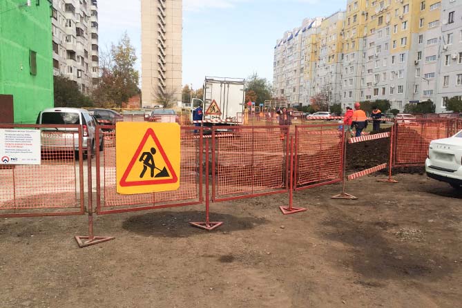 ремонтные работы рядом с парковкой во дворе