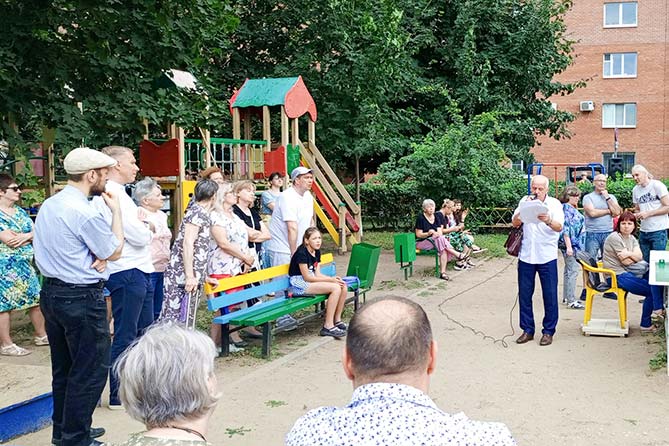 жители домов на собрании