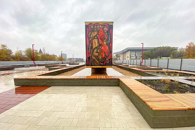 стела панно радость труда лавка скамейка скамейка возле стелы-панно