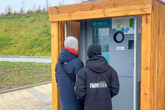 подростки возле фандомата