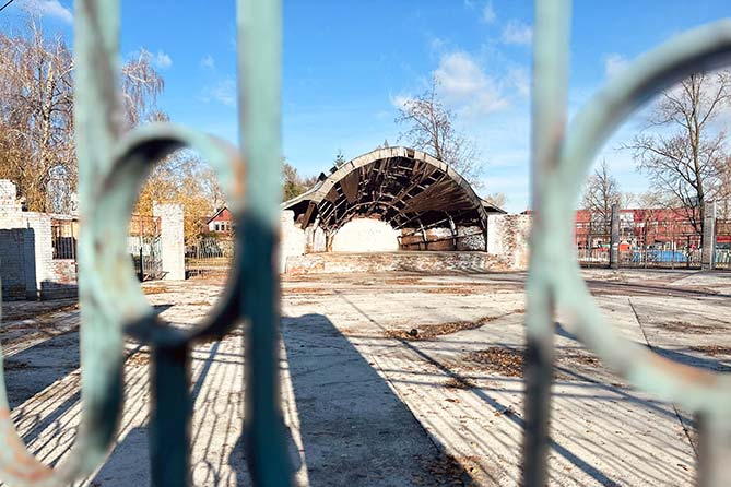 танцевальная площадка в парке Центрального района