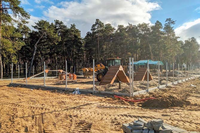 строительство площадки для выгула собак