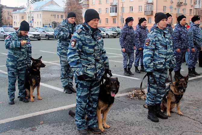 После смотра сотрудники полиции Тольятти получили приказ о заступлении