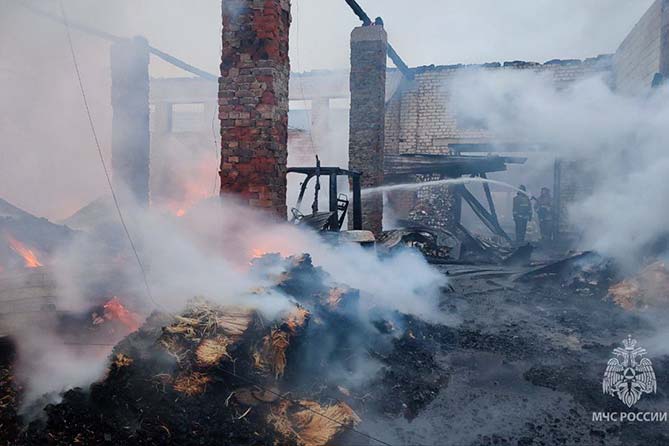 пожар базовая 8а склад пожарный 15-11-2023 тушение пожарные тушат пожар на складе
