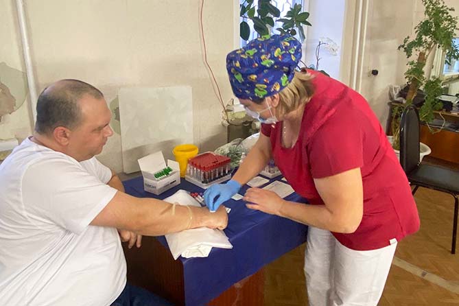 тос диспансеризация мужчина медработник мужчина проходит диспансеризацию в ТОСе